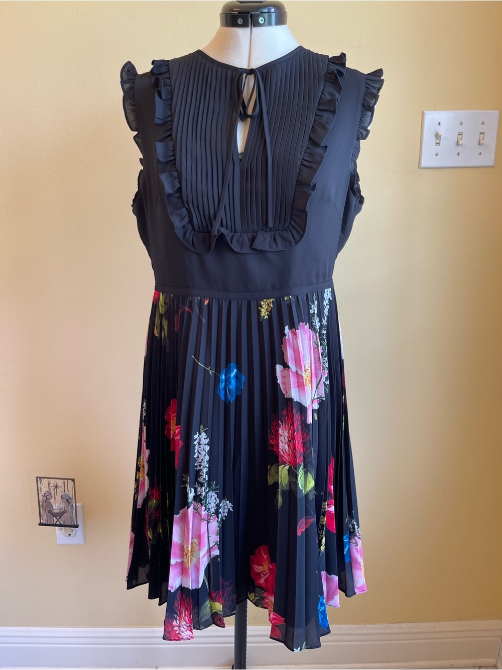 Ted Baker London Black and Vibrant Floral Pleated Party Dress Size 2 - Picture 1 of 8